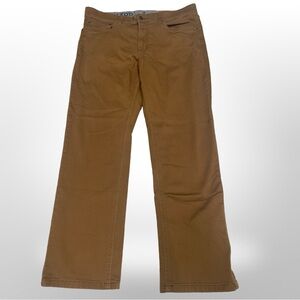 IZOD  Men's Khaki Pants Size 36 X32 Regular Fit Stretch Performance